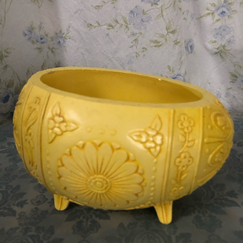 - Vintage Easter egg planter